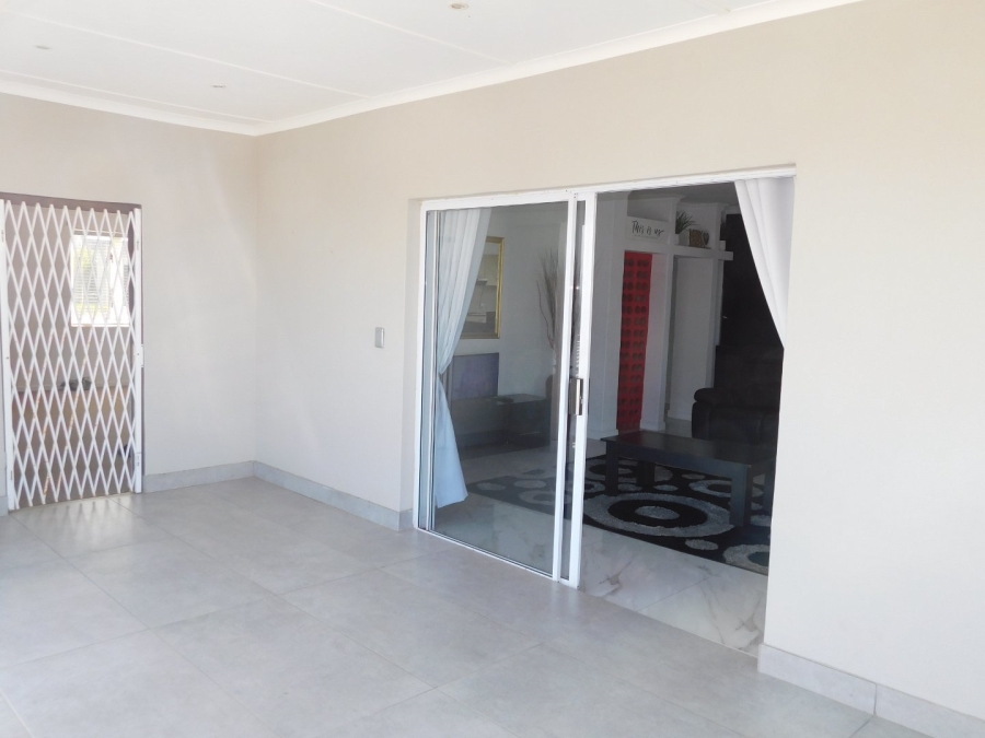 To Let 4 Bedroom Property for Rent in Mountainside Western Cape